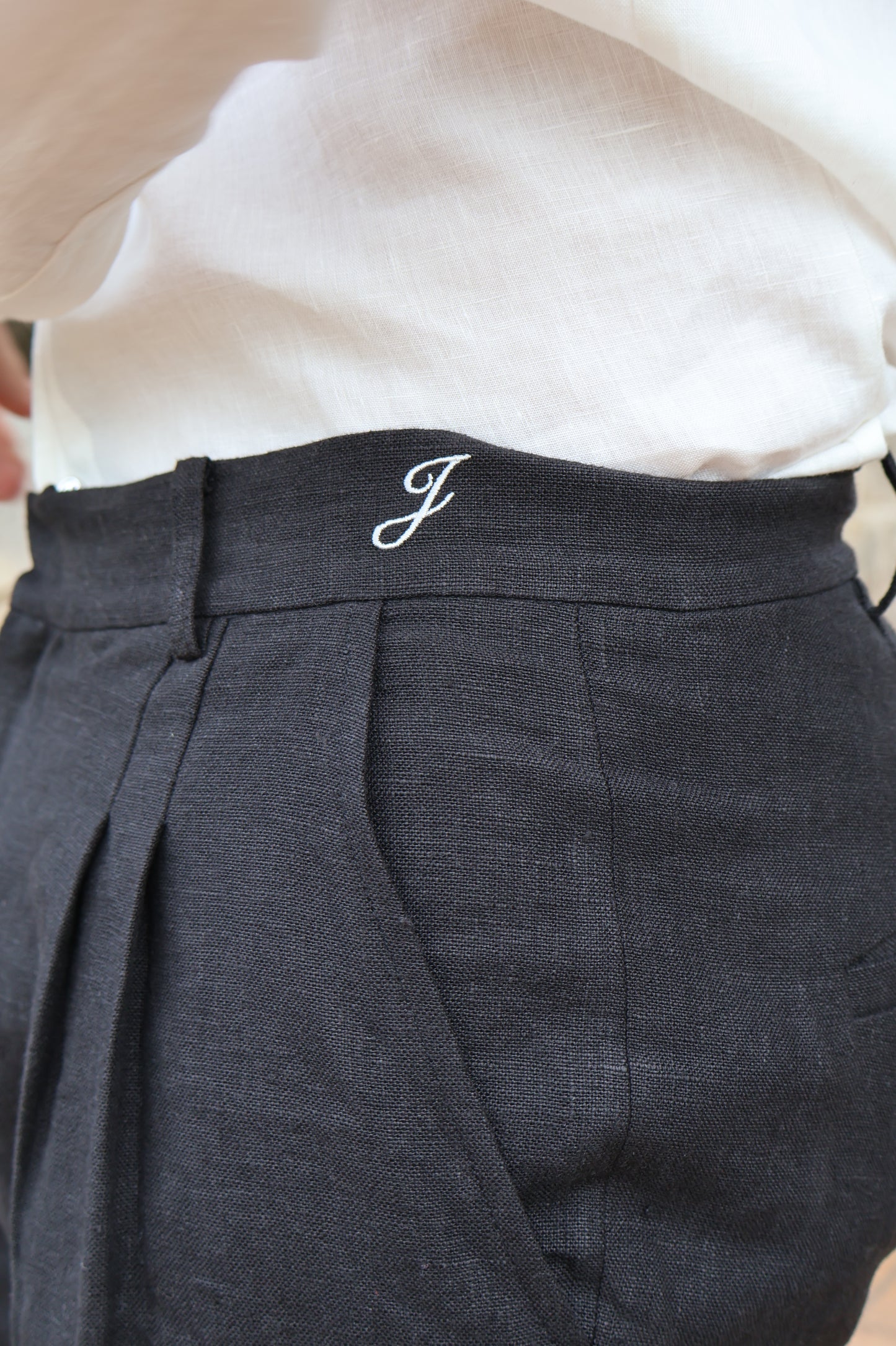 Pleated Linen Trousers Black